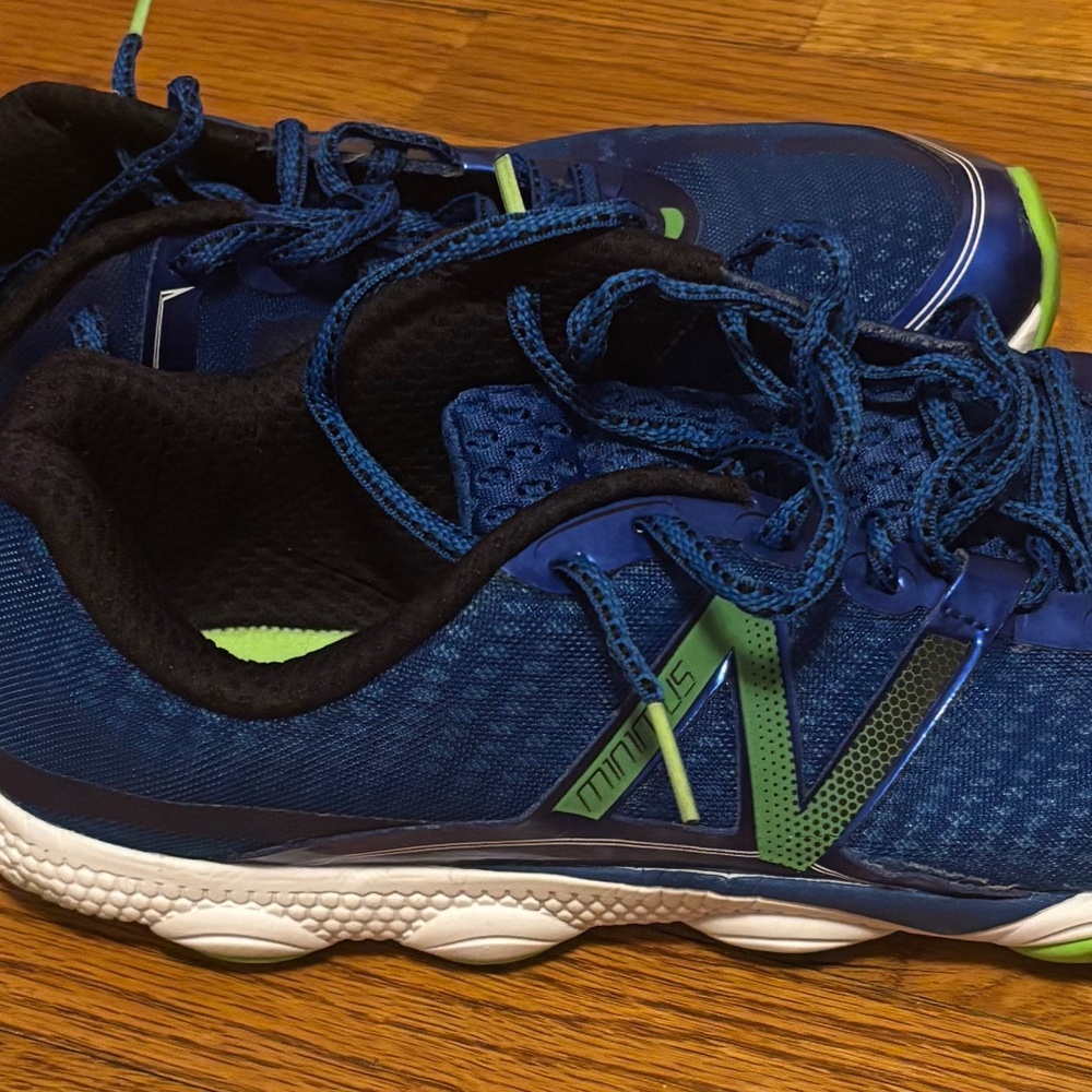 The are NWOT blue new balance minimus Vibram shoes. Size 11
